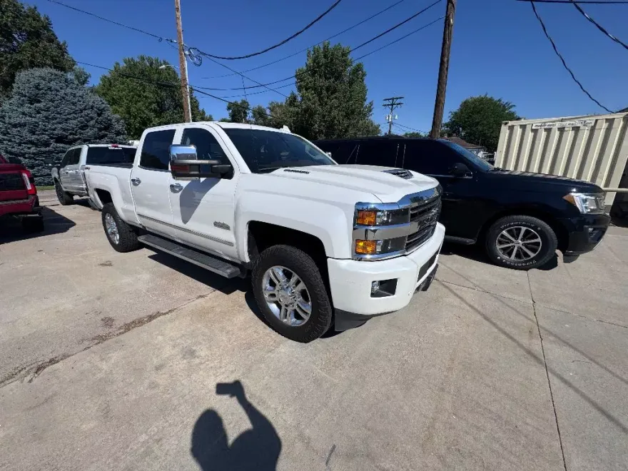 2019 Chevrolet Silverado 2500HD High Country photo 1