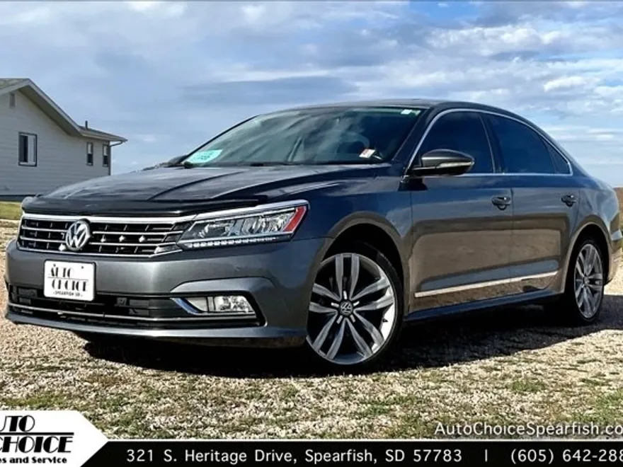 2017 Volkswagen Passat SE photo 1