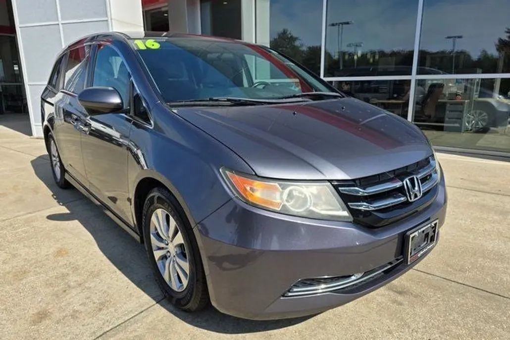 2016 Honda Odyssey SE photo 1
