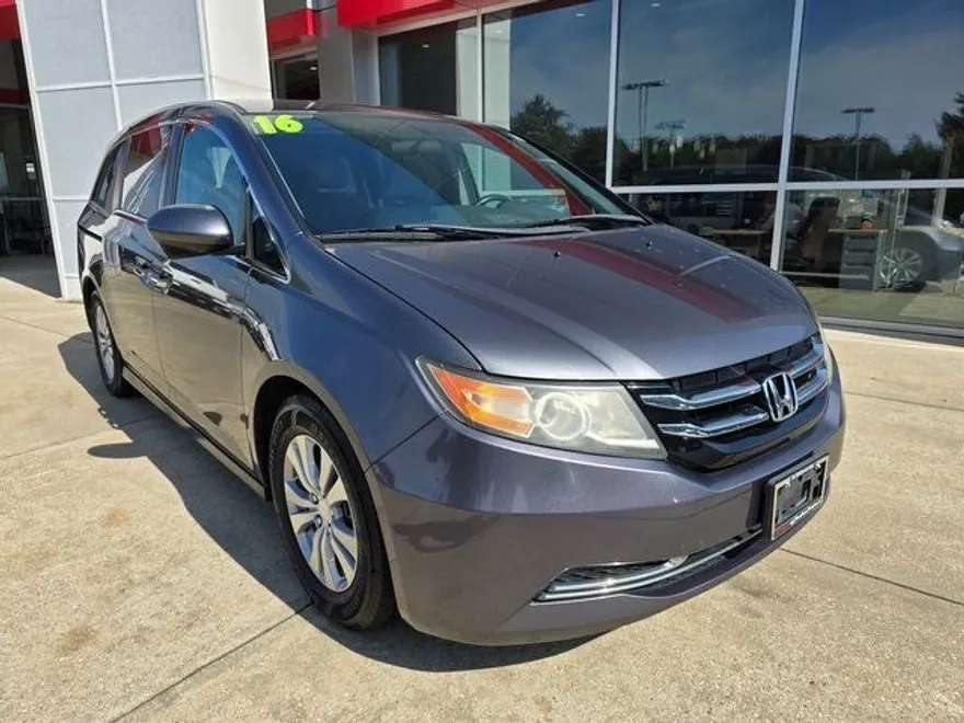 2016 Honda Odyssey SE photo 1