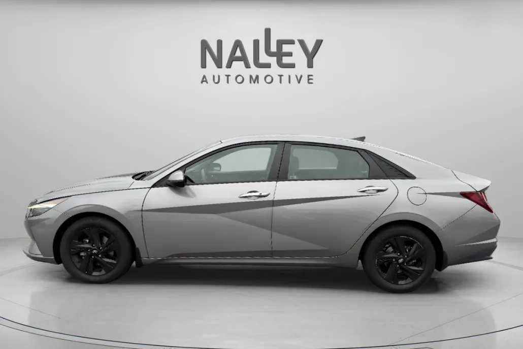 2022 Hyundai Elantra SEL Convenience photo 1