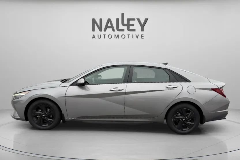 2022 Hyundai Elantra SEL Convenience photo 1