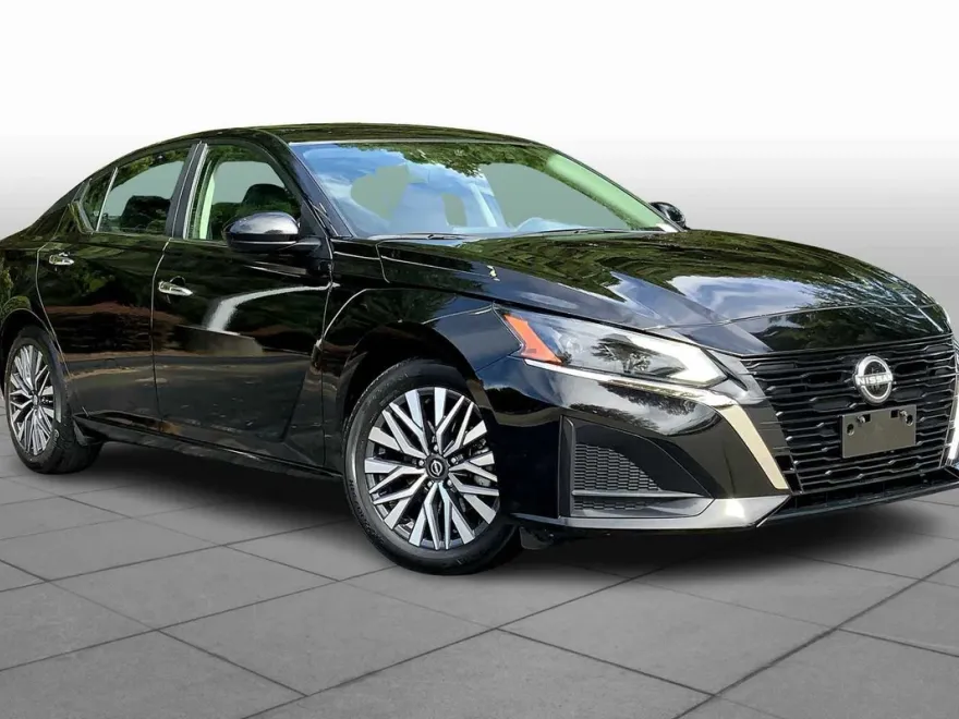 2023 Nissan Altima 2.5 SV photo 1