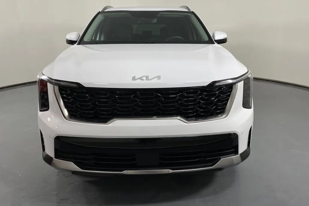 2025 Kia Sorento S photo 1