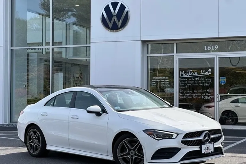 2022 Mercedes Benz CLA 250 4MATIC photo 1