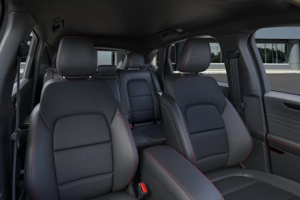 2025 Ford Escape ST-Line photo 1