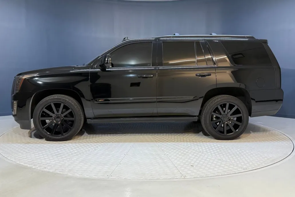 2019 Cadillac Escalade Platinum photo 1