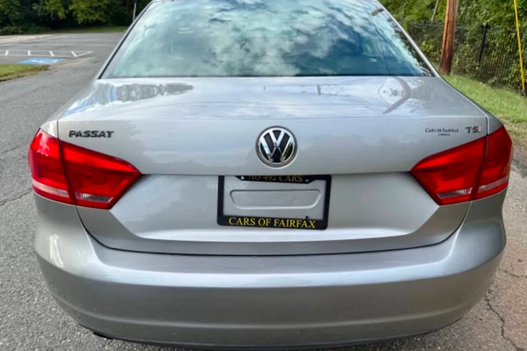 2014 Volkswagen Passat S photo 1