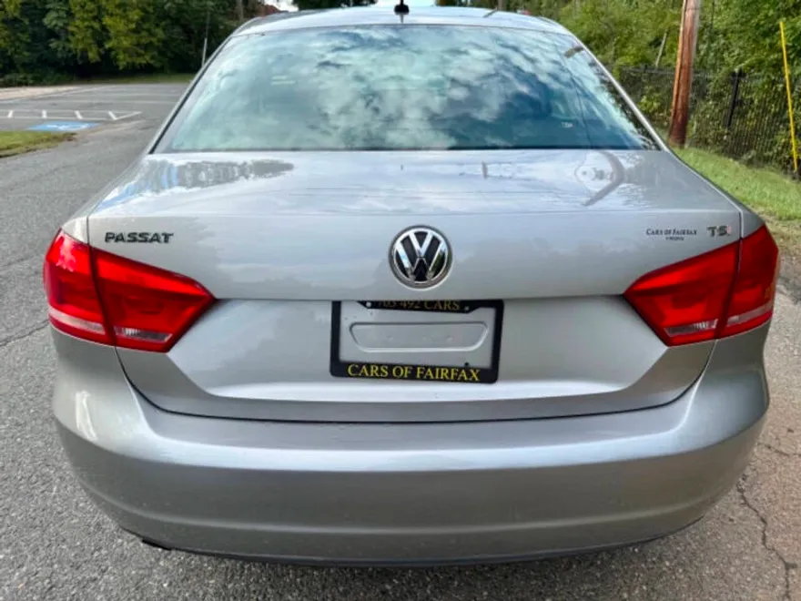2014 Volkswagen Passat S photo 1