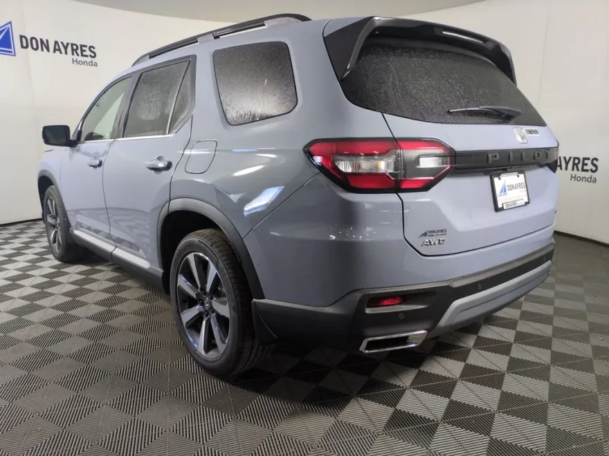 2025 Honda Pilot Touring photo 1
