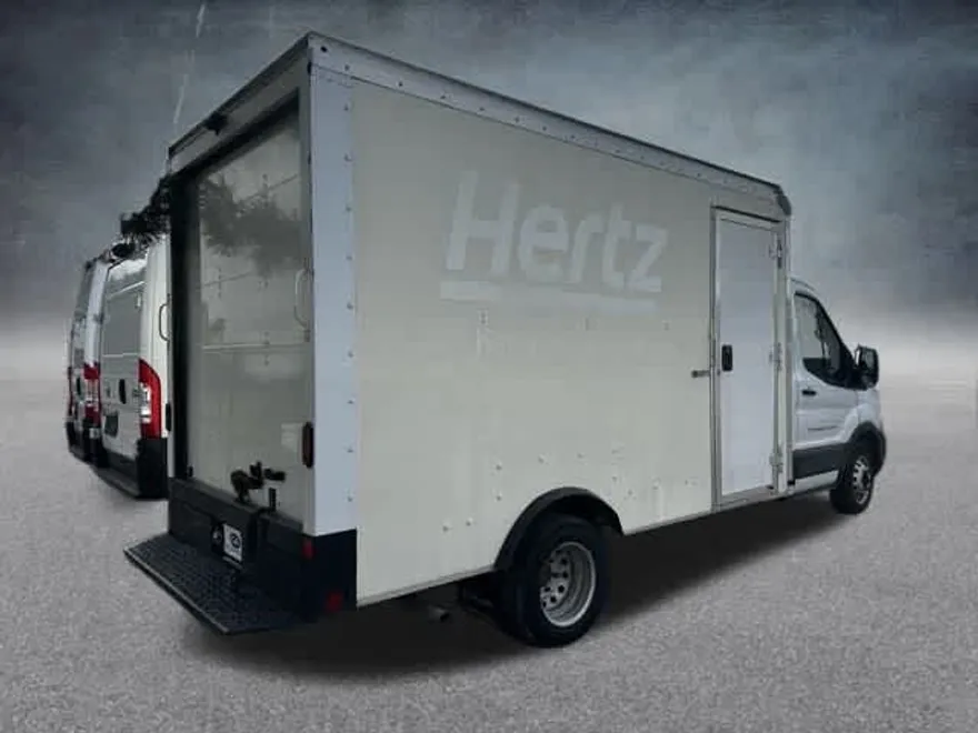 2022 Ford Transit Cutaway Cab Chassis photo 1