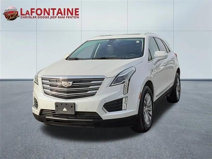2017 Cadillac XT4 Luxury photo 1