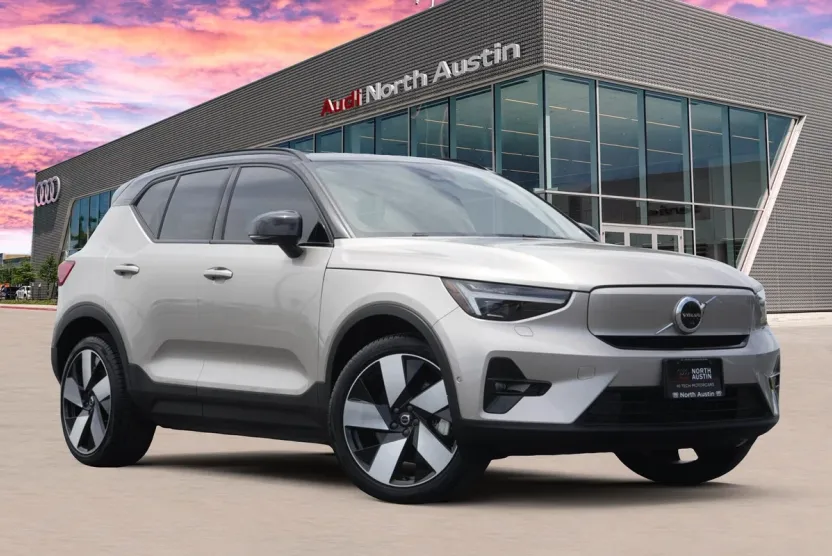 2023 Volvo XC40 Recharge Ultimate photo 1