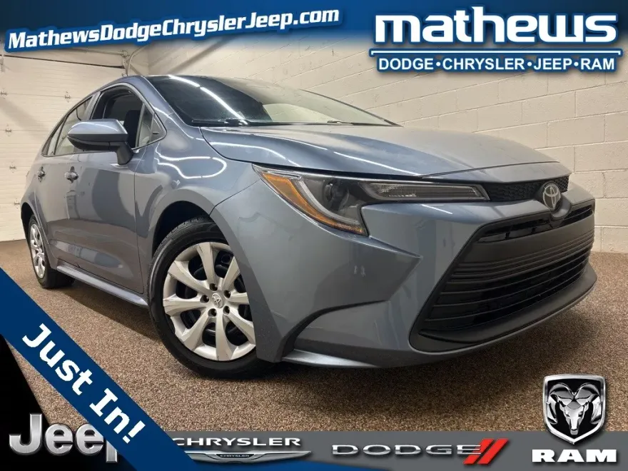 2023 Toyota Corolla LE photo 1