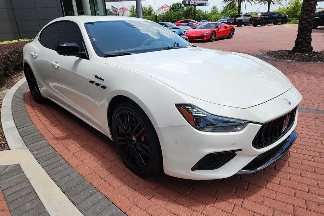 2022 Maserati Ghibli Modena photo 1