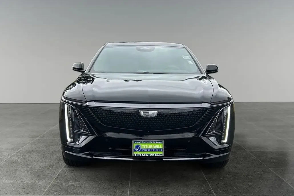 2025 Cadillac Lyriq Sport photo 1