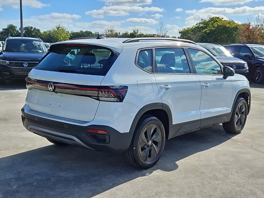 2025 Volkswagen Taos S photo 1