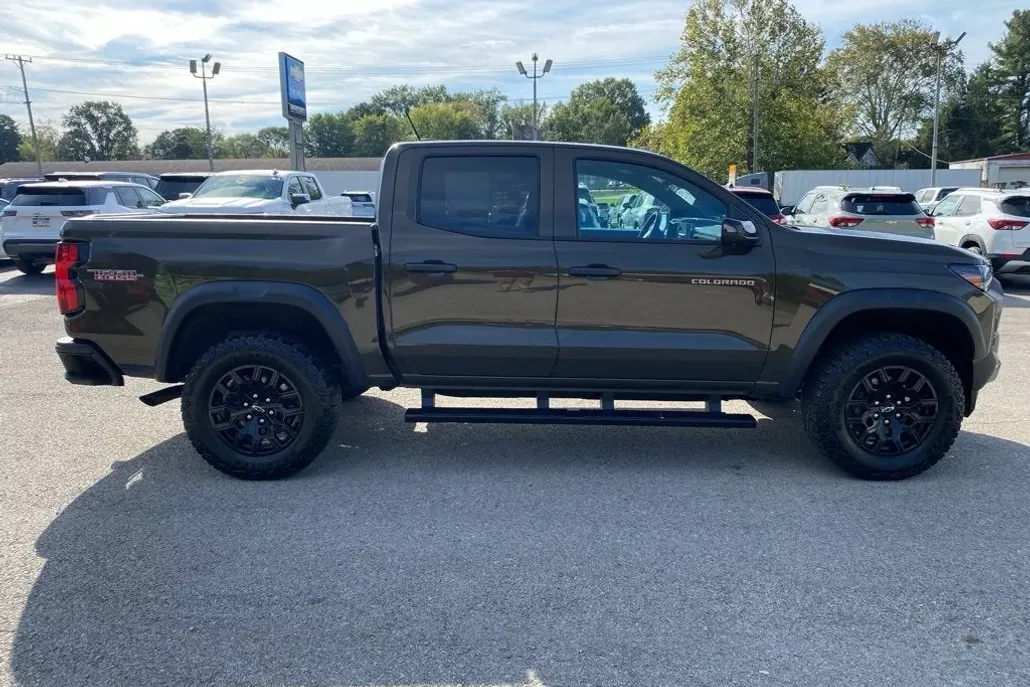 2023 Chevrolet Colorado Trail Boss photo 1