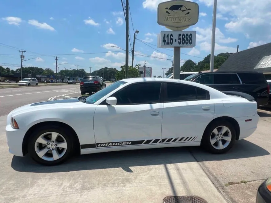 2013 Dodge Charger SE photo 1