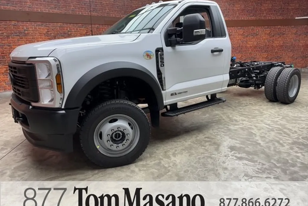 2025 Ford F-550 photo 1