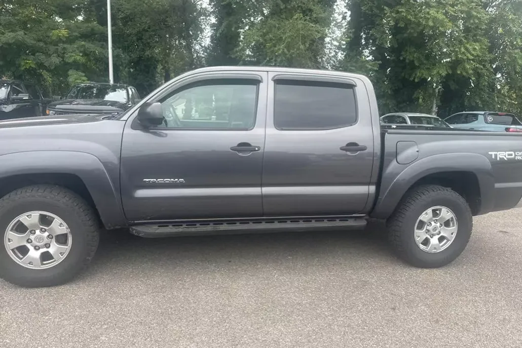 2015 Toyota Tacoma Base V6 Double Cab photo 1