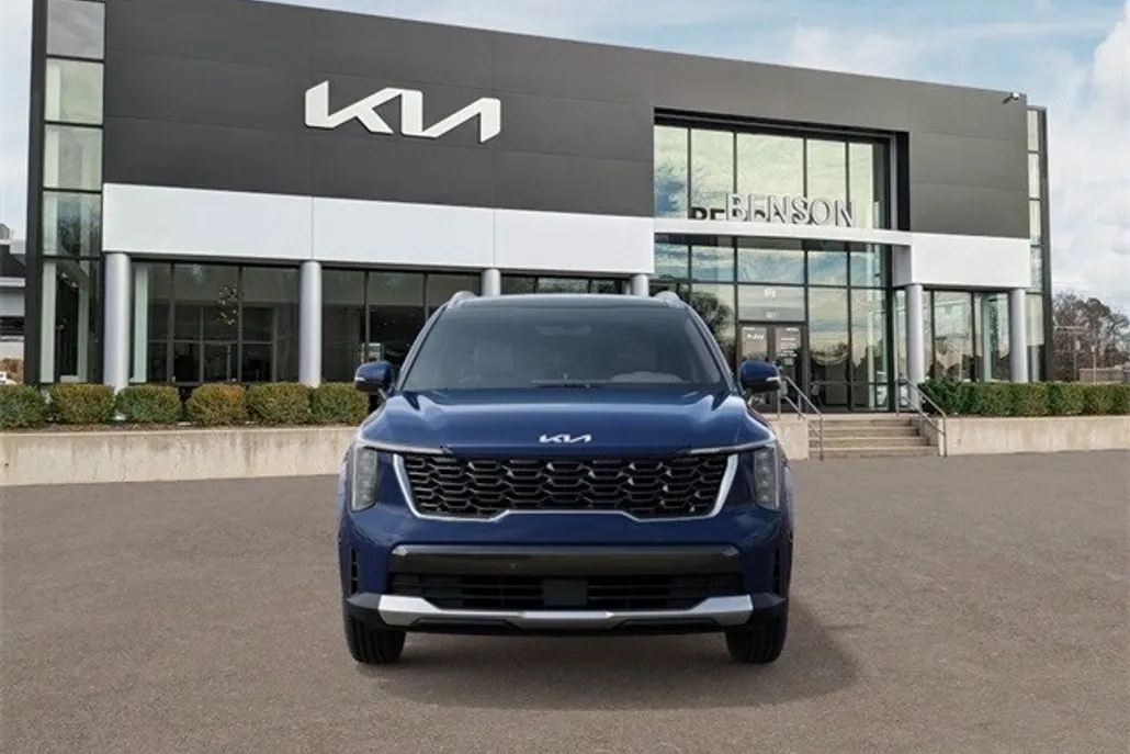 2025 Kia Sorento S photo 1