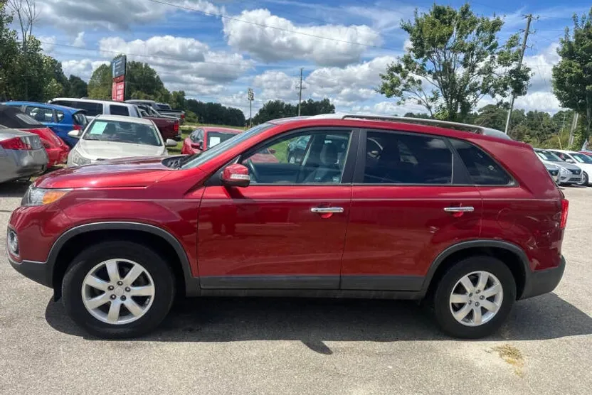 2011 Kia Sorento LX photo 1