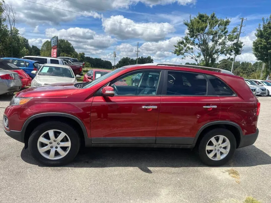 2011 Kia Sorento LX photo 1