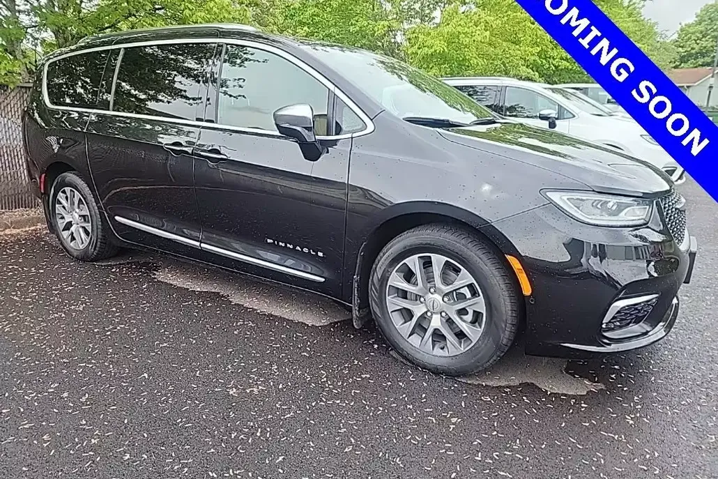 2023 Chrysler Pacifica Hybrid Pinnacle photo 1