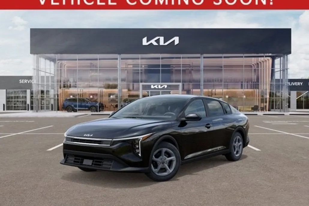 2025 Kia K4 LXS photo 1