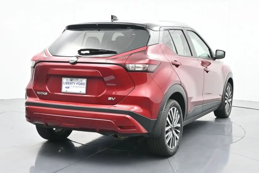 2023 Nissan Kicks SV photo 1