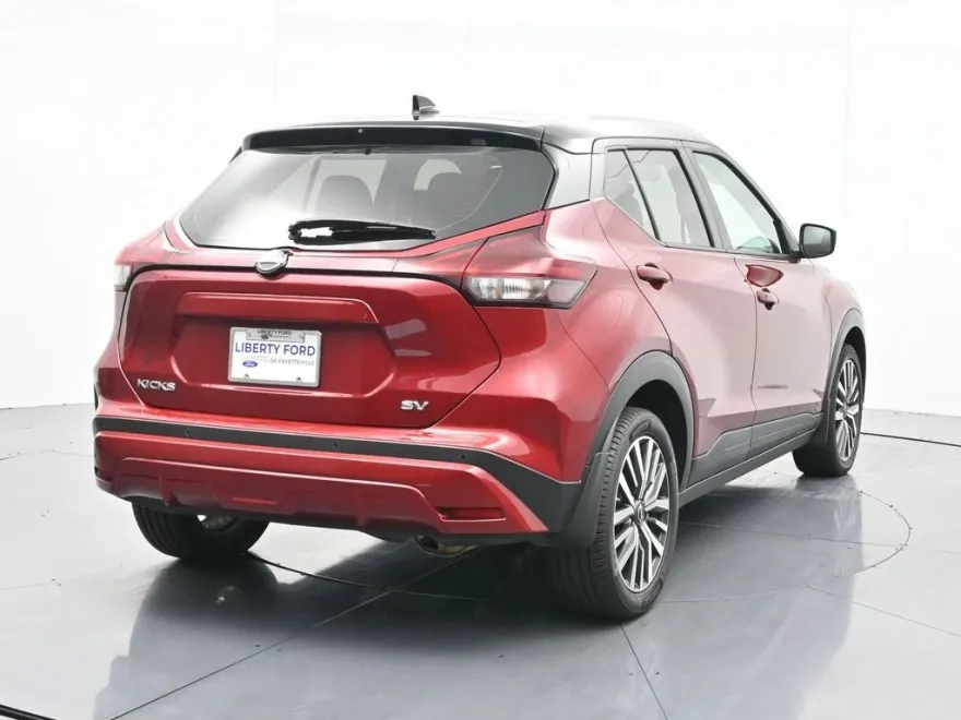 2023 Nissan Kicks SV photo 1