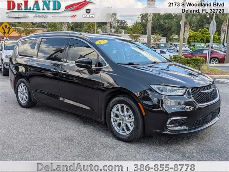 2021 Chrysler Pacifica Touring L photo 1
