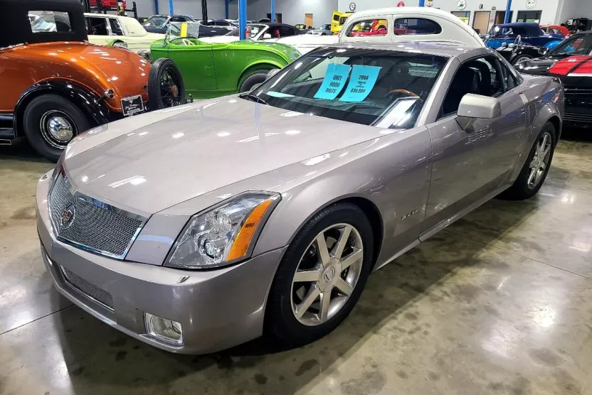 2004 Cadillac XLR photo 1