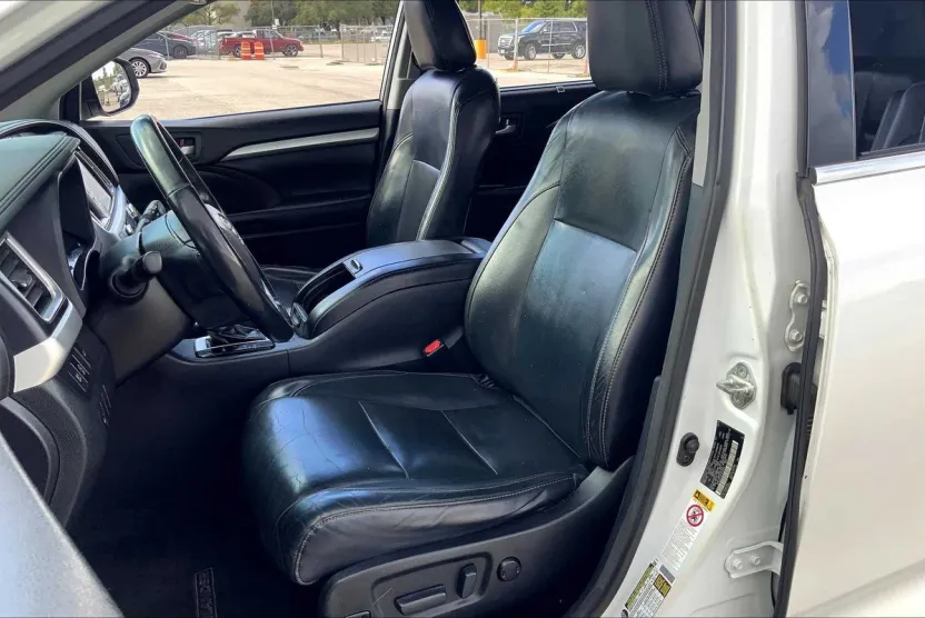 2017 Toyota Highlander XLE photo 1