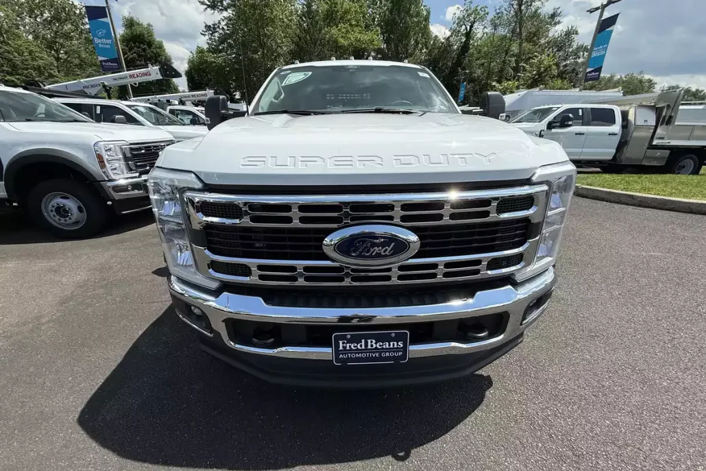 2025 Ford F-550 photo 1