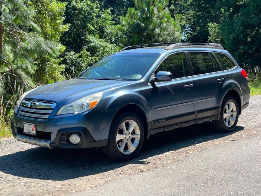 2013 Subaru Outback 2.5i Limited photo 1