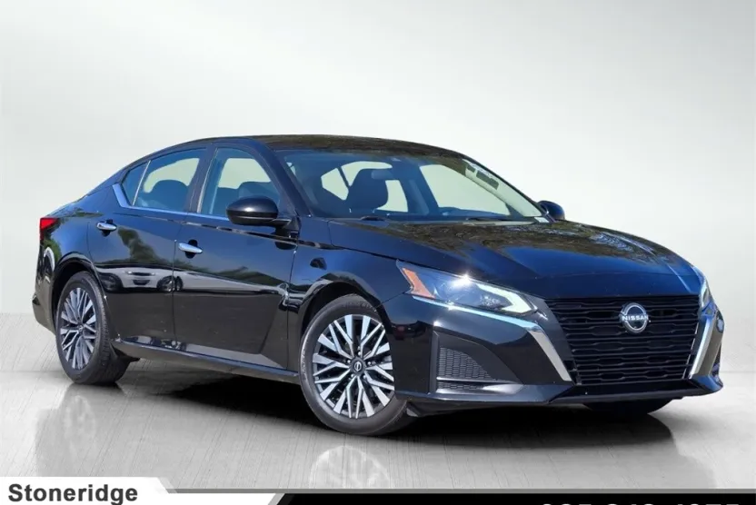 2023 Nissan Altima 2.5 SV photo 1