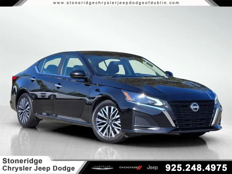 2023 Nissan Altima 2.5 SV photo 1