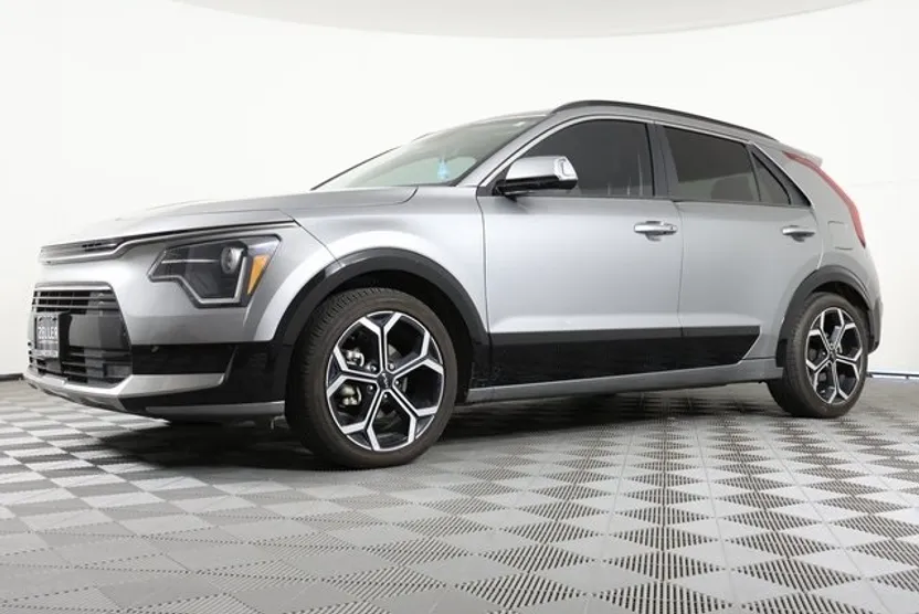 2023 Kia Niro EX Touring photo 1