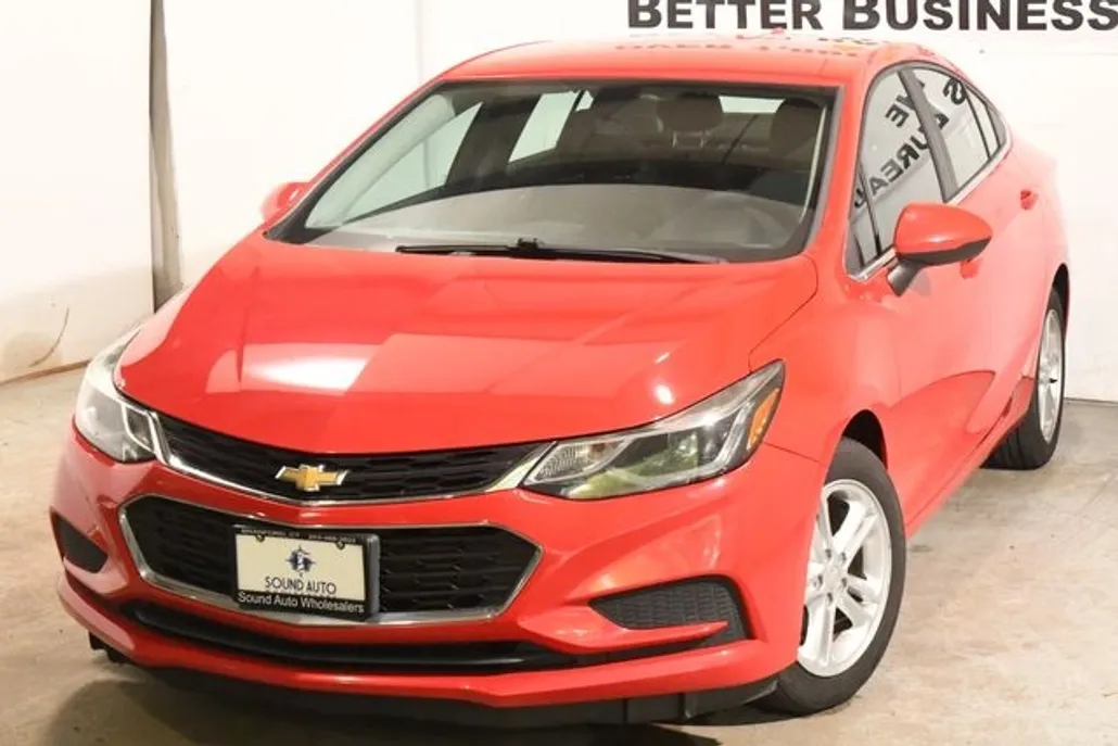 2016 Chevrolet Cruze LT photo 1