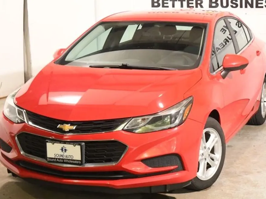 2016 Chevrolet Cruze LT photo 1
