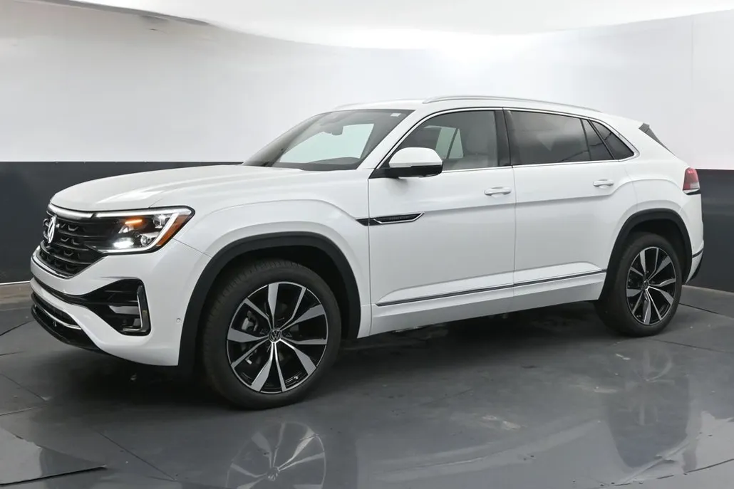 2026 Volkswagen Atlas Cross Sport SEL Premium R-Line photo 1