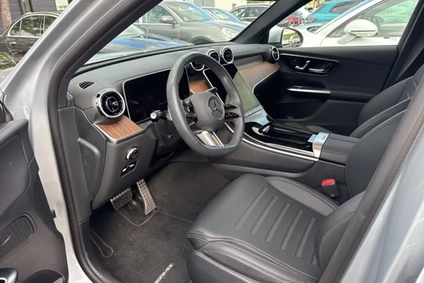 2025 Mercedes Benz GLC 300 4MATIC photo 1