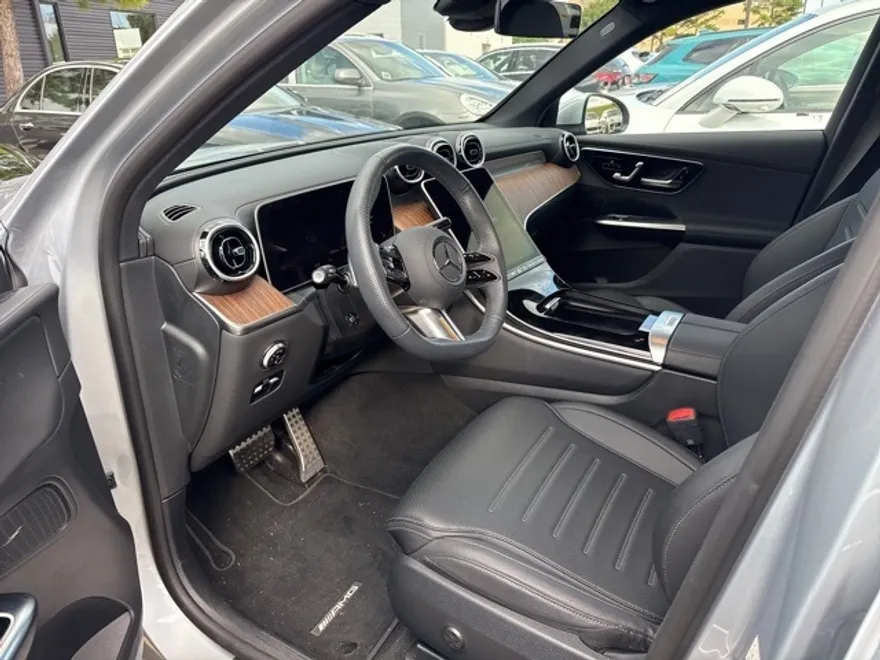 2025 Mercedes Benz GLC 300 4MATIC photo 1