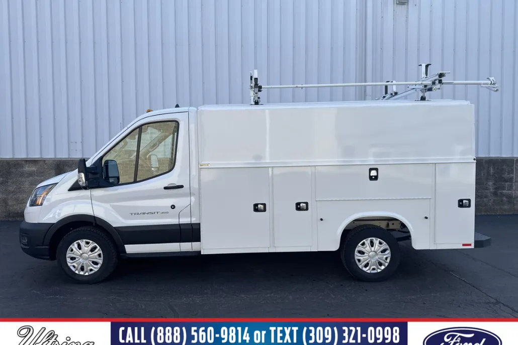 2024 Ford Transit Cutaway photo 1
