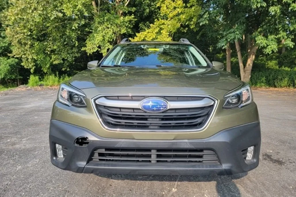 2020 Subaru Outback Premium photo 1