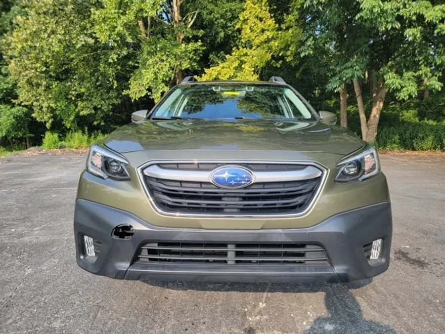 2020 Subaru Outback Premium photo 1