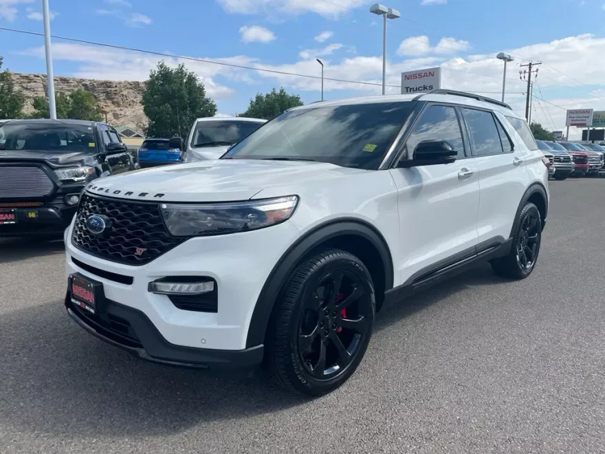 2023 Ford Explorer ST photo 1