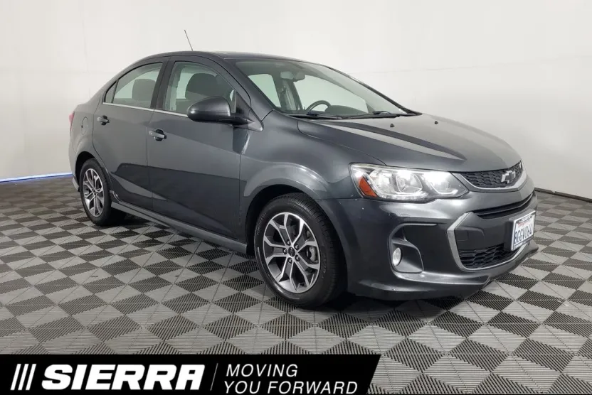 2018 Chevrolet Sonic LT photo 1